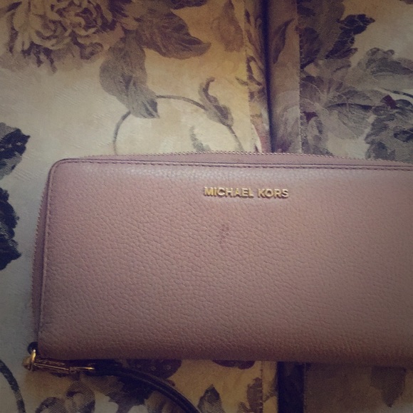 Used Michael Kors wallet/ wristlet. - Picture 1 of 5